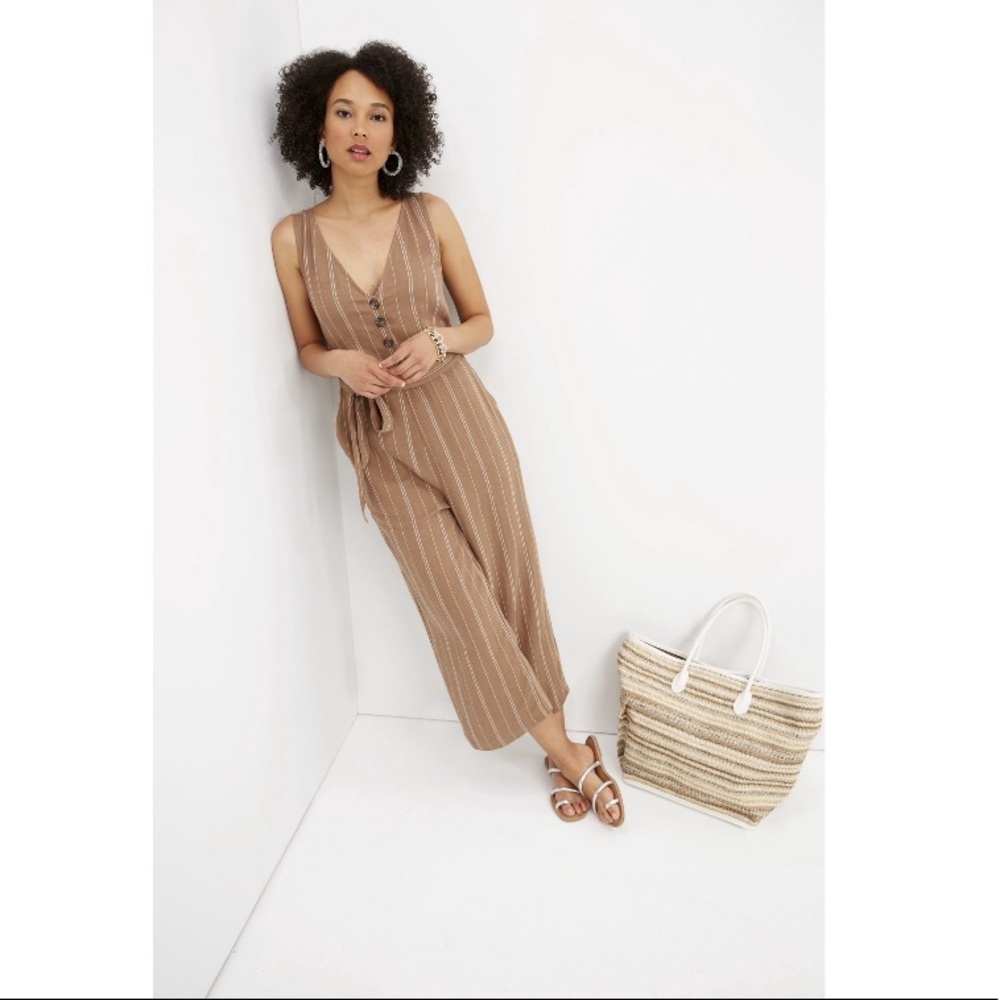 NWT sleeveless Linen Jumpsuit (L)